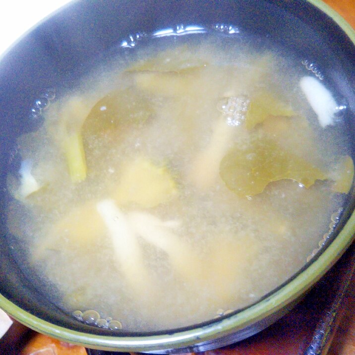 小松菜しめじブロッコリーの味噌スープ